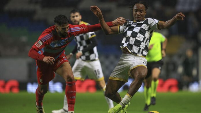 Bruno Onyemaechi tudo fez para tentar evitar a derrota, mas a verdade é que o Boavista voltou a cair, desta feita na receção ao Casa Pia
