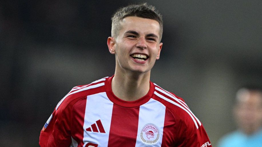 Christos Mouzakitis marcou um golo de sonho aos 94´ (Olympiakos)