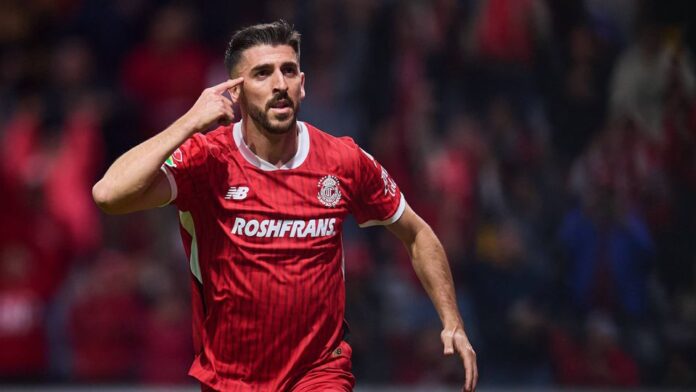 Paulinho festeja golo decisivo na vitória do Toluca