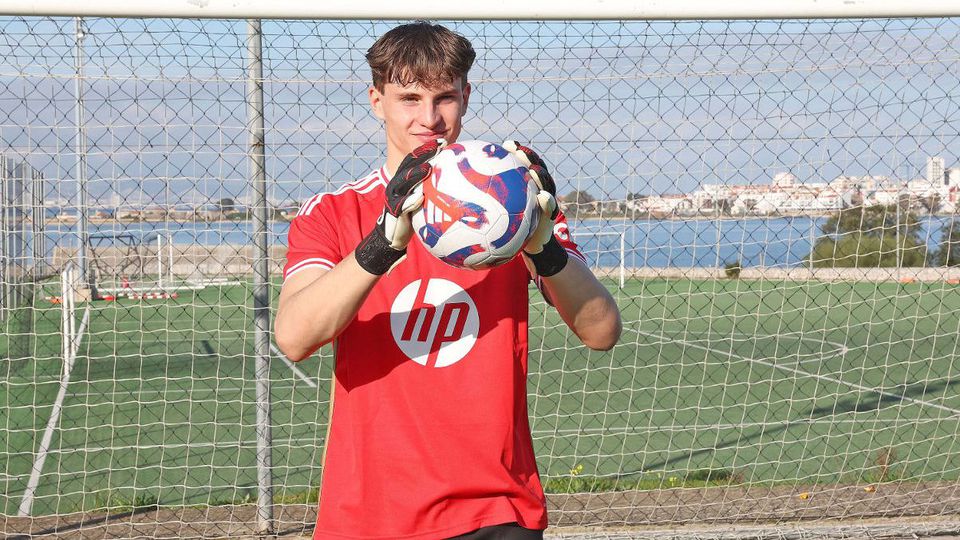Mercado Benfica (oficial): águias anunciam promessa lituana para a baliza