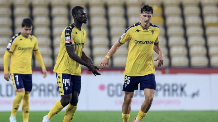 Kévin Boma teve cabeça para apontar o tento que permitiu ao Estoril vencer no terreno do Gil Vicente