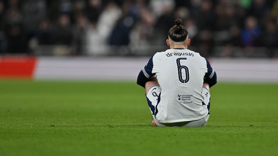 Central do Tottenham não joga mais esta temporada