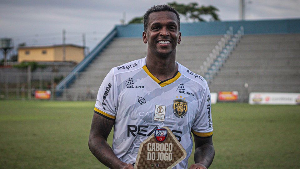 Internacional brasileiro preso antes de entrar em campo