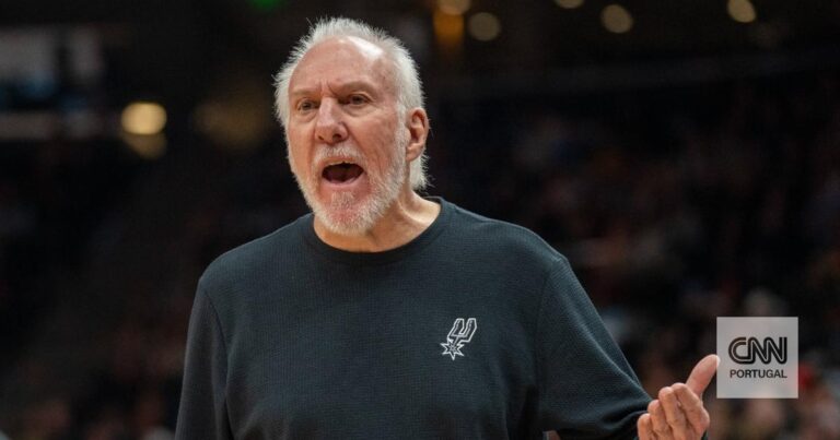 Histórico treinador dos Spurs Gregg Popovich deixa equipa esta época