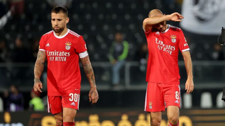 OPINIÃO Dois olhares OPINIÃO Dois olhares