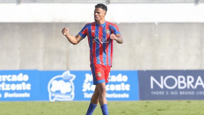 Os muitos golos que apontou ao serviço do Felgueiras permitiram a Carlos Eduardo rumar à Liga, pela porta do Gil Vicente