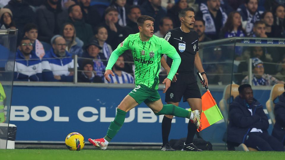 Fresneda, lateral espanhol, inaugurou o marcador no Dragão, aos 42 minutos