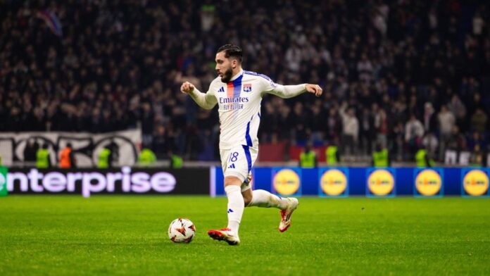 Mercado: estrela do Lyon perto de rumar ao Dortmund