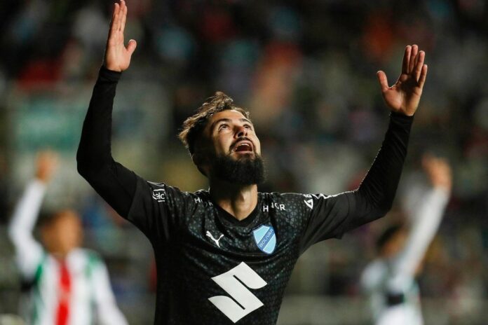 O brasileiro Bruno Savio, do Bolívarcelebra seu gol. EFE/Osvaldo Villarroel