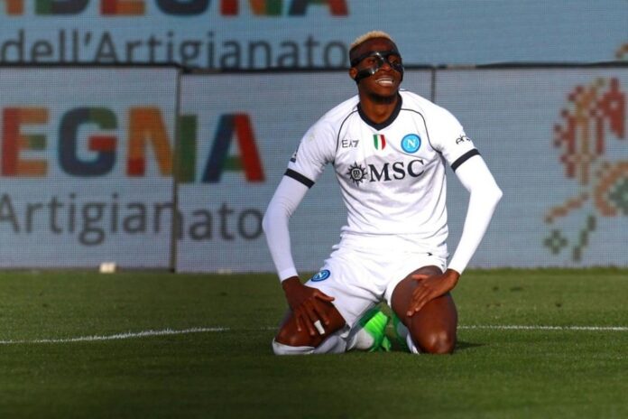 Um Osimhen sozinho não faz verão. EFE/EPA/FABIOMURRU