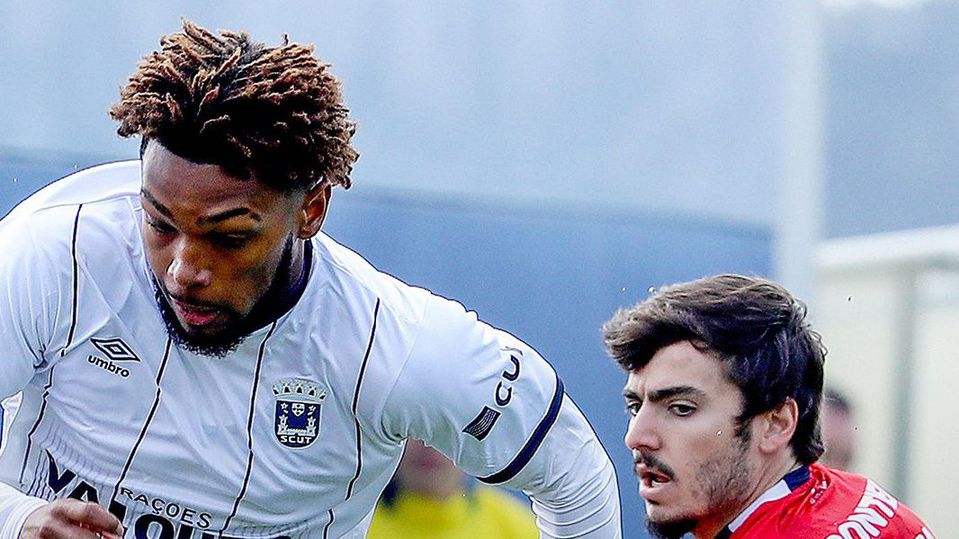 Oliveirense e Torreense empatam com muitas oportunidades à mistura