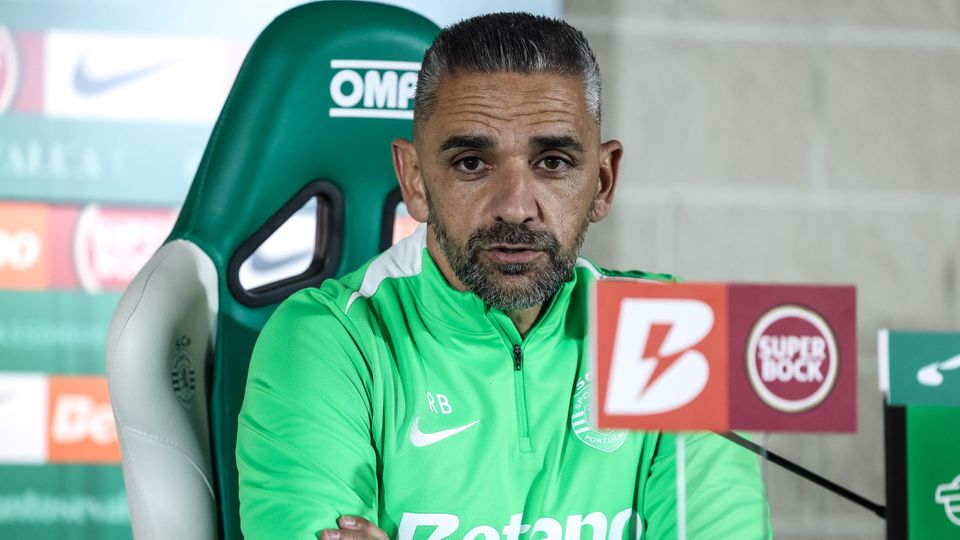Rui Borges, treinador do Sporting, falou aos jornalistas na sala de imprensa da Academia de Alcochete