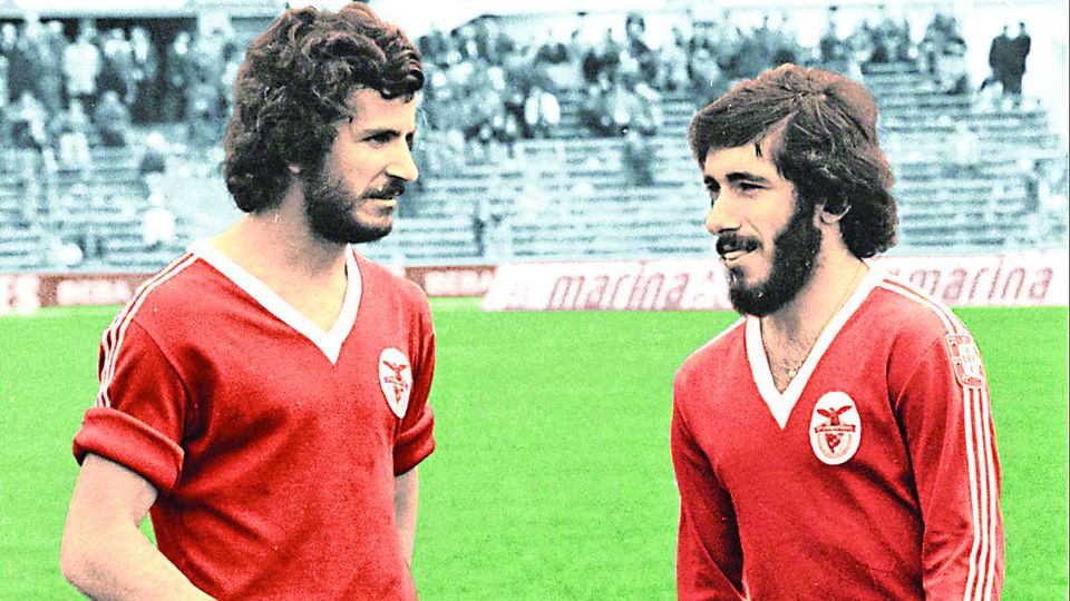 Nene com Chalana, no dia da sua estreia no Benfica-Farense, realizado, em 6 de Marco de 1976, no Estadio da Luz