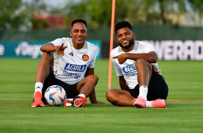 Yerry Mina e Miguel Borja, jogadores da Seleção Colombiana. EFE