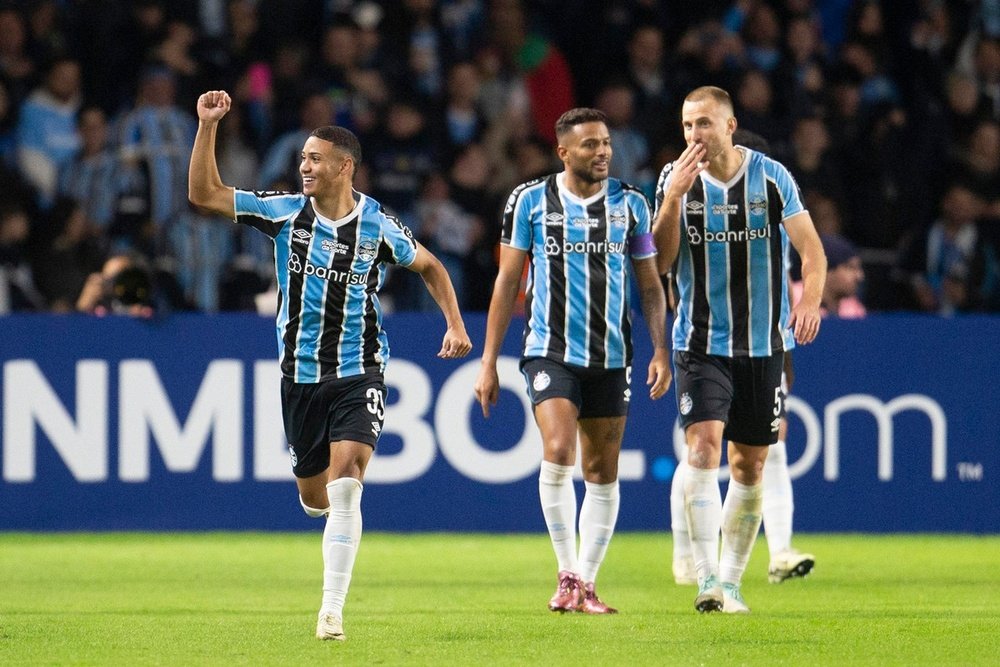 Gustavo Nunes celebra seu gol na partida. EFE