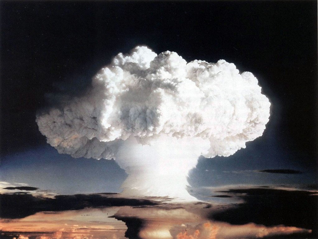 Presidente da Assembleia Geral, Dennis Francis, destaca terem sido observados aumentos exponenciais de estoques de armas nucleares Presidente da Assembleia Geral, Dennis Francis, destaca terem sido observados aumentos exponenciais de estoques de armas nucleares