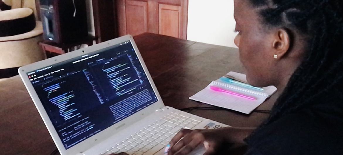 A inclusão digital é um fator importante na formação de afrodescendentes.