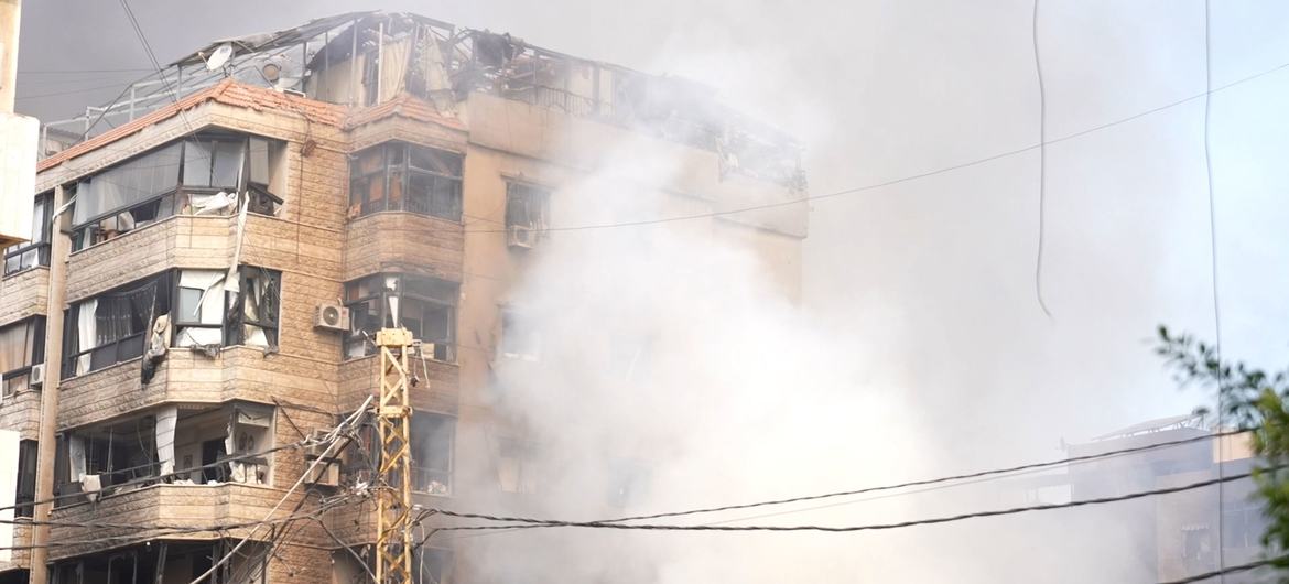 Segundo agências de notícias, outros três edifícios foram destruídos perto do hospital da Universidade Rafik Hariri