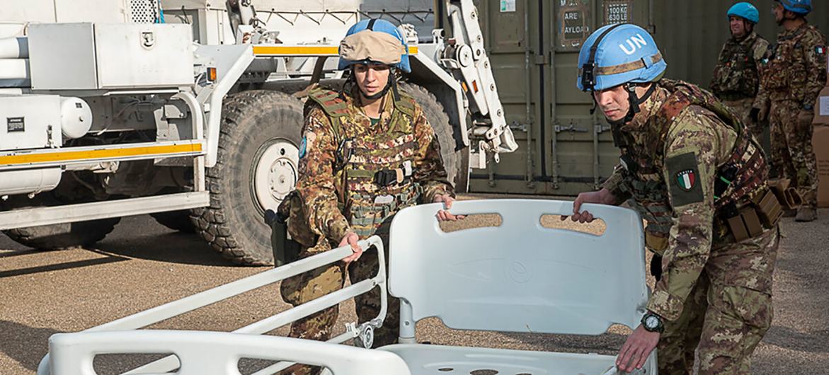 No Líbano, o contingente italiano da Unifil doa equipamento médico para apoiar aldeias próximas da Linha Azul No Líbano, o contingente italiano da Unifil doa equipamento médico para apoiar aldeias próximas da Linha Azul