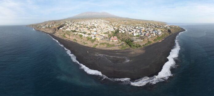 Ilha do Fogo, em Cabo Verde. Dos países de língua portuguesa, Cabo Verde é o único que aparece no estudo como um dos maiores níveis de resiliência para enfrentar choques globais.