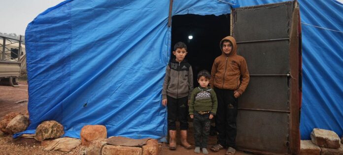 Dois milhões de pessoas vivem em abrigos na Síria depois de fugirem das suas casas