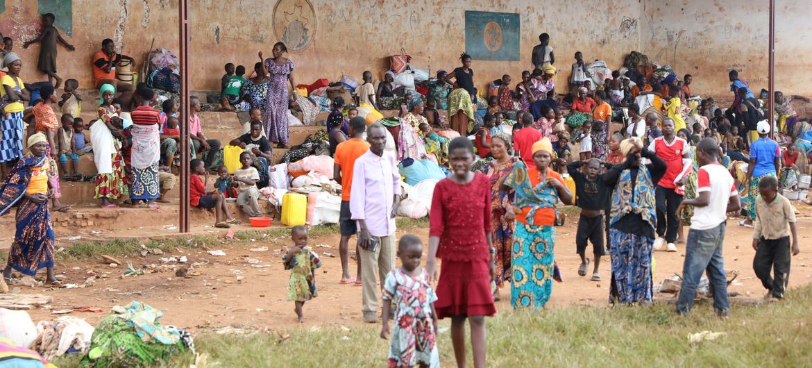 Milhares de pessoas fugiram do leste da RD Congo para o Burundi