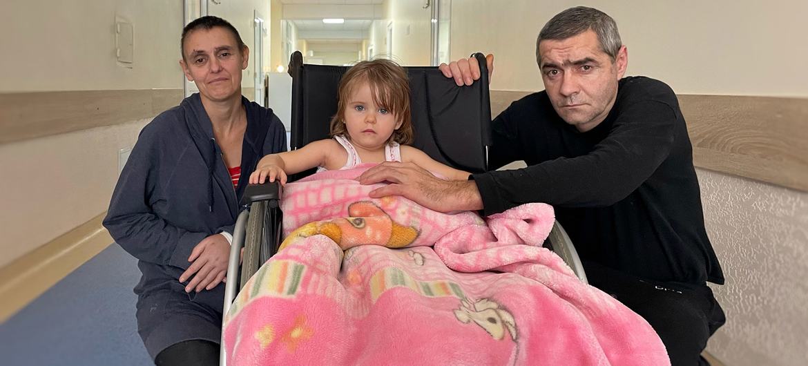 Uma menina de dois anos ficou gravemente ferida quando um foguete atingiu sua casa em Lviv, na Ucrânia