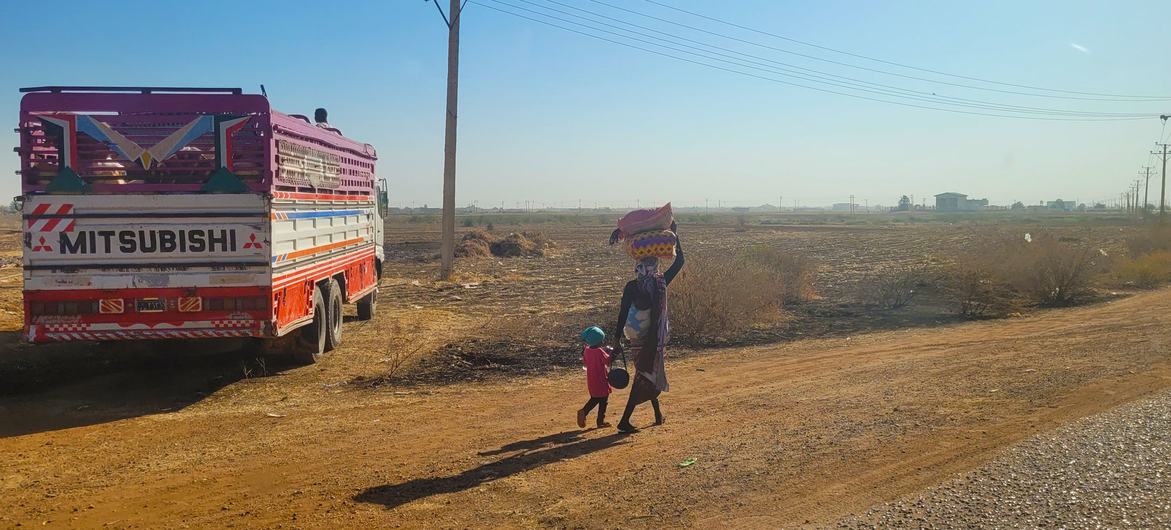 Os confrontos e a insegurança no Sudão continuam a forçar as pessoas a fugir das suas casas em busca de segurança