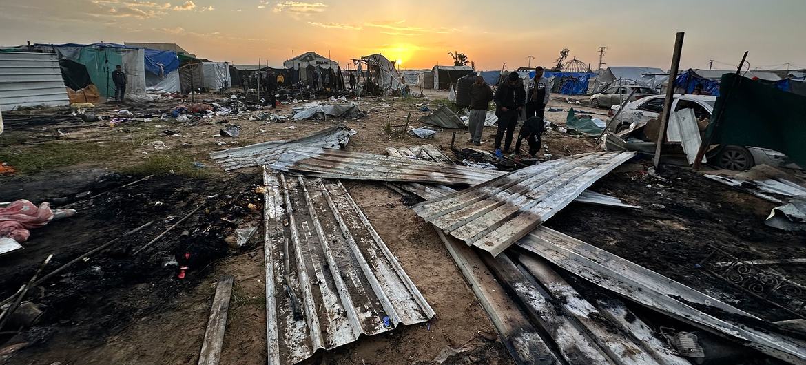 Abrigos temporários em Gaza ficaram em pedaços após ataques aéreos