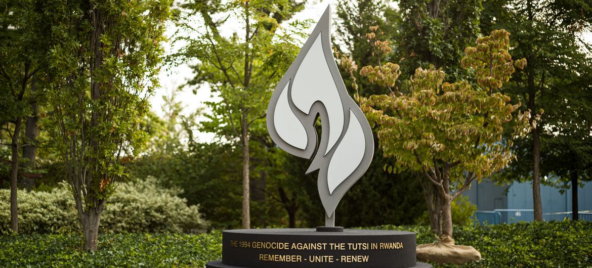 Chama da Esperança de Kwibuka em homenagem às vítimas do Genocídio de 1994 contra os Tutsis em Ruanda instalada na sede da ONU