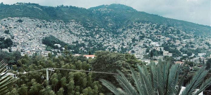 Pelo menos 1.1518 pessoas foram assassinadas e 572 ficaram feridas em confrontos de facções por controle de territórios nas áreas rurais e perto da capital haitiana, Porto Príncipe