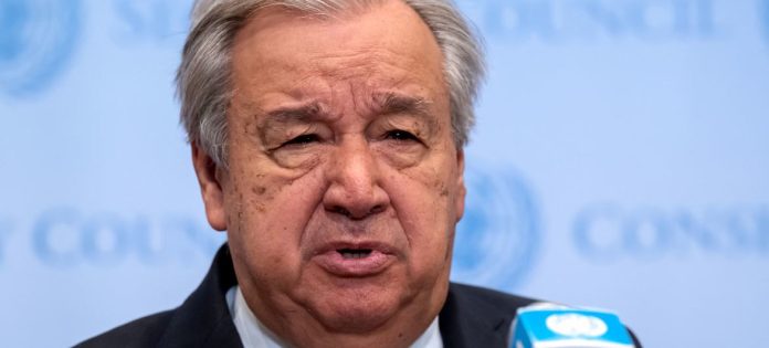 O secretário-geral da ONU, Antonio Guterres, informa jornalistas sobre a situação no Paquistão e na Índia.
