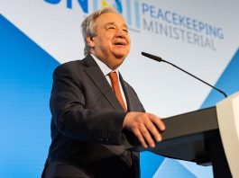 O secretário-geral António Guterres discursa na Reunião Ministerial de Manutenção da Paz da ONU de 2025 em Berlim, Alemanha