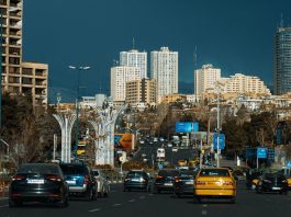 Número de mortos em ataques aéreos israelenses em Teerã e outras áreas povoadas subiu para 585