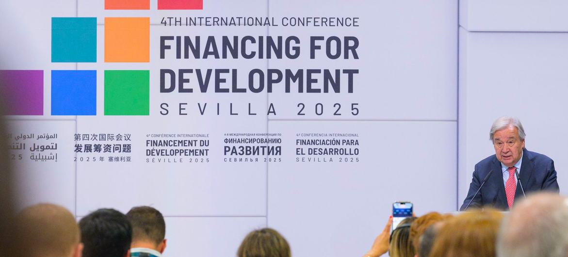 O secretário-geral da ONU, António Guterres, discursa na 4ª Conferência de Financiamento para o Desenvolvimento