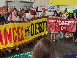 Manifestantes protestam na conferência Financiamento para o Desenvolvimento em Sevilha