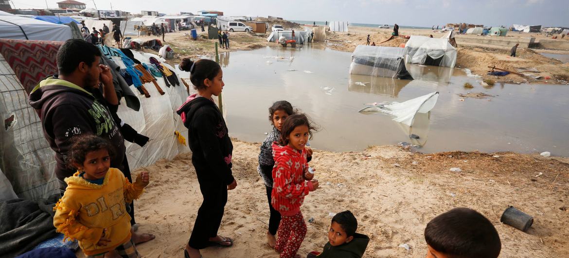 A maioria das pessoas que vivem em Gaza foram deslocadas durante os mais de três meses de conflito A maioria das pessoas que vivem em Gaza foram deslocadas durante os mais de três meses de conflito
