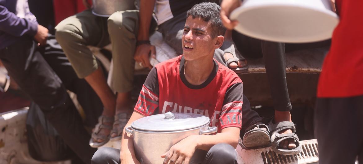 Hospitais de Gaza relataram um rápido aumento nas mortes relacionadas à fome de crianças menores