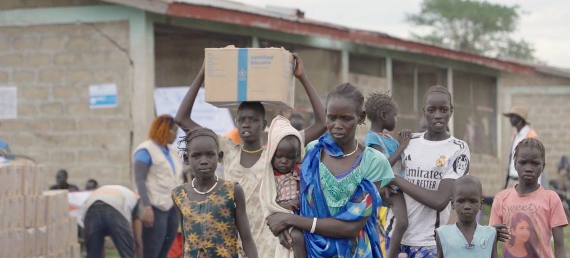 Refugiados sul-sudaneses recebem assistência do WFP na fronteira com a Etiópia