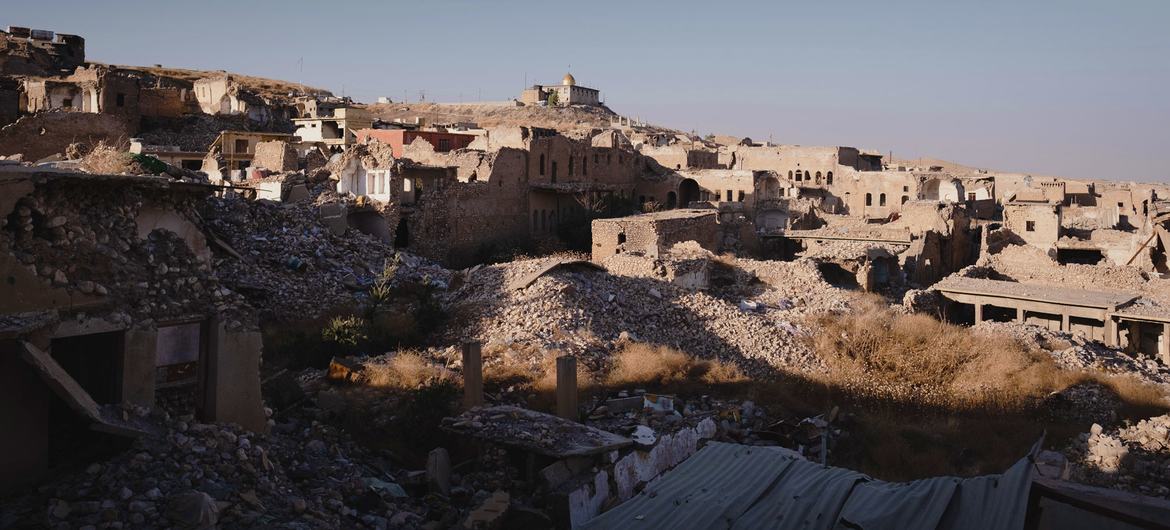 Edifícios no centro antigo de Sinjar, no Iraque, destruídos pelo Estado Islâmico, ou Daesh (arquivo)