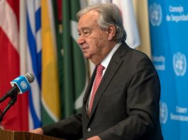 António Guterres fala a jornalistas em frente ao Conselho de Segurança