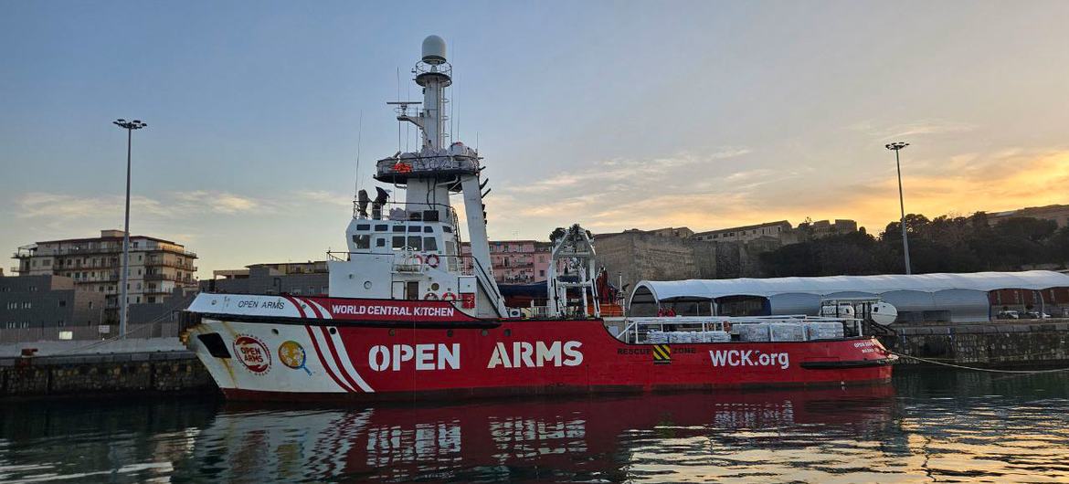 Navio Open Arms carregado com alimentos e água e uma tripulação dedicada pronta para ajudar os mais vulneráveis em Gaza Navio Open Arms carregado com alimentos e água e uma tripulação dedicada pronta para ajudar os mais vulneráveis em Gaza