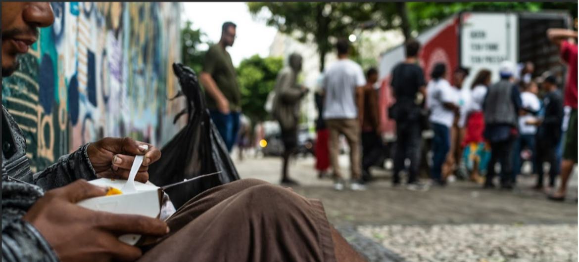 Distribuição de refeições para população de rua no Rio de Janeiro Distribuição de refeições para população de rua no Rio de Janeiro