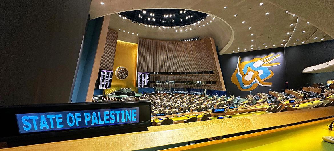Atualmente, a Palestina tem status de Estado Observador nas Nações Unidas e senta-se no fundo do salão da Assembleia Geral. Atualmente, a Palestina tem status de Estado Observador nas Nações Unidas e senta-se no fundo do salão da Assembleia Geral.
