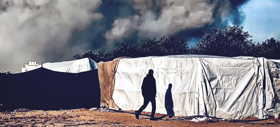 O deslocamento forçado e as operações militares em Rafah estão agravando uma situação já catastrófica