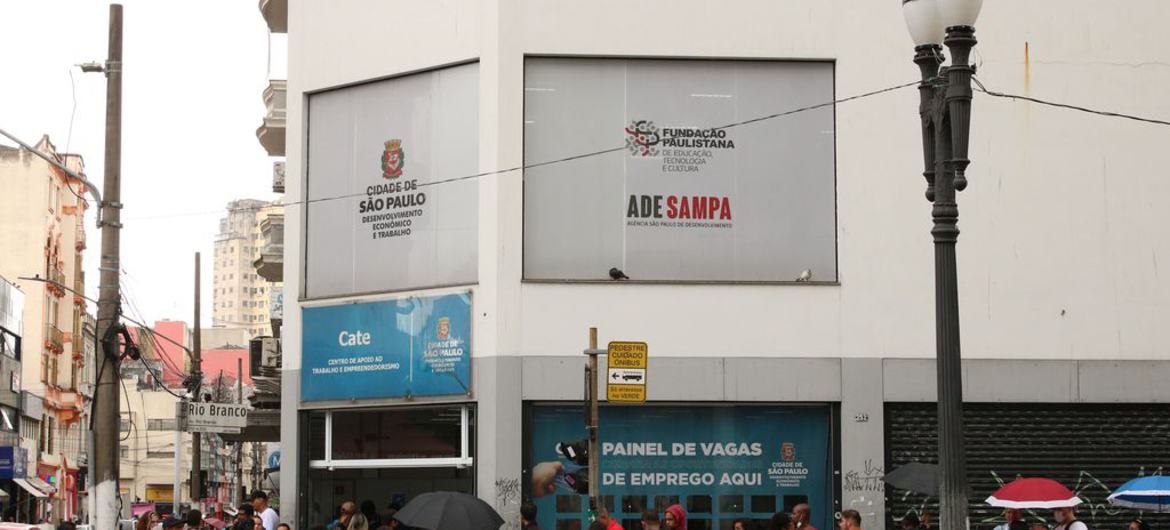 Economia do Brasil deve crescer 0,8% em 2023 e 2% em 2024