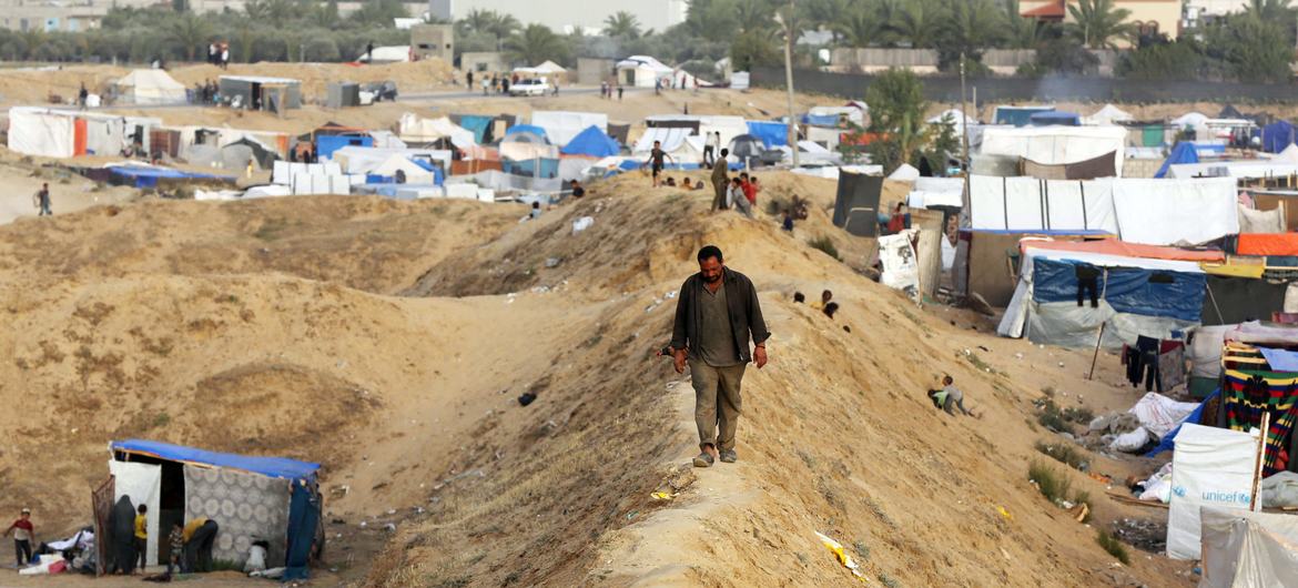 Cerca de 1,7 milhões de pessoas foram deslocadas em Gaza, algumas vezes várias vezes Cerca de 1,7 milhões de pessoas foram deslocadas em Gaza, algumas vezes várias vezes