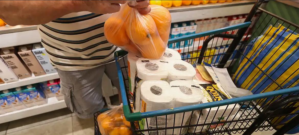 Segundo análises feitas com a ferramenta Simvat, novas ampliações da Cesta Básica podem ser uma maneira ineficiente de ajudar os mais pobres Segundo análises feitas com a ferramenta Simvat, novas ampliações da Cesta Básica podem ser uma maneira ineficiente de ajudar os mais pobres