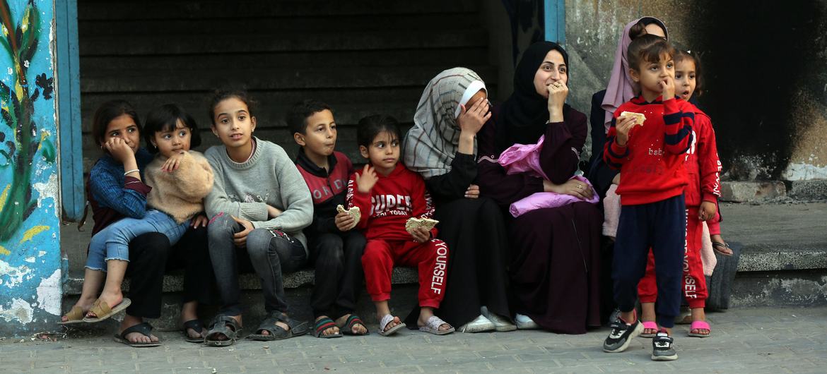 Desde o início da guerra, foi negada educação a 625 mil crianças em Gaza, uma vez que as escolas foram forçadas a permanecer fechadas Desde o início da guerra, foi negada educação a 625 mil crianças em Gaza, uma vez que as escolas foram forçadas a permanecer fechadas