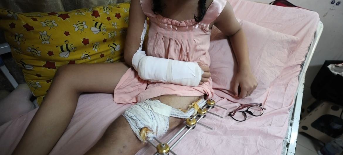 Menina gravemente ferida evacuada de Gaza para os Emirados Árabes Unidos pela Organização Mundial da Saúde Menina gravemente ferida evacuada de Gaza para os Emirados Árabes Unidos pela Organização Mundial da Saúde
